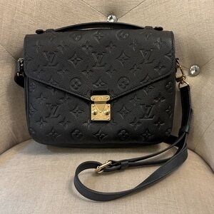Louis Vuitton Pochette Métis - Black
